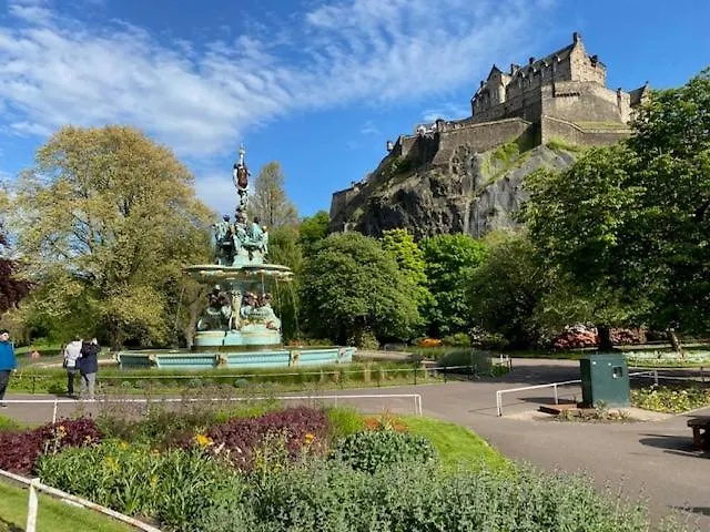Cozy Nest Apartment Edinburgh 0*,  United Kingdom